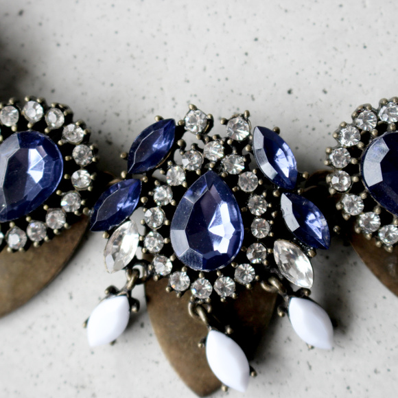 NWOT blue and white crystal cluster necklace - Picture 2 of 5